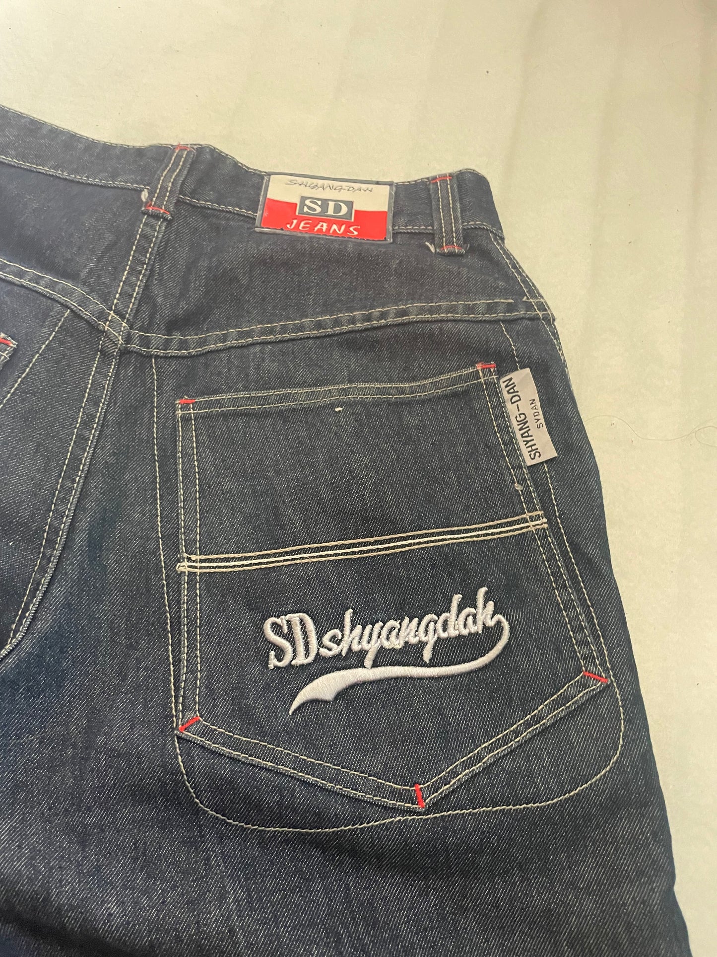 Shyang-dah White Stitched Jorts 30’